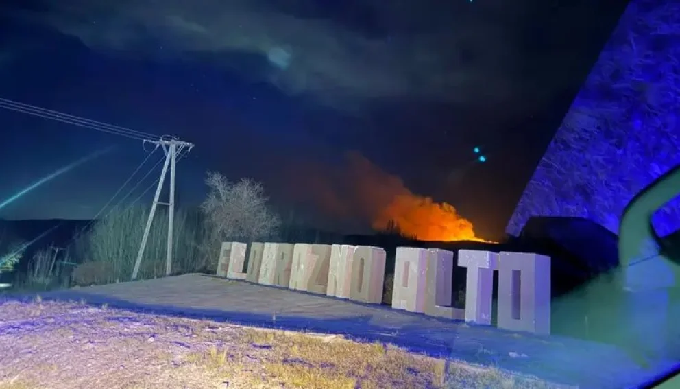 Un incendio en El Durazno Alto estuvo activo toda la noche
