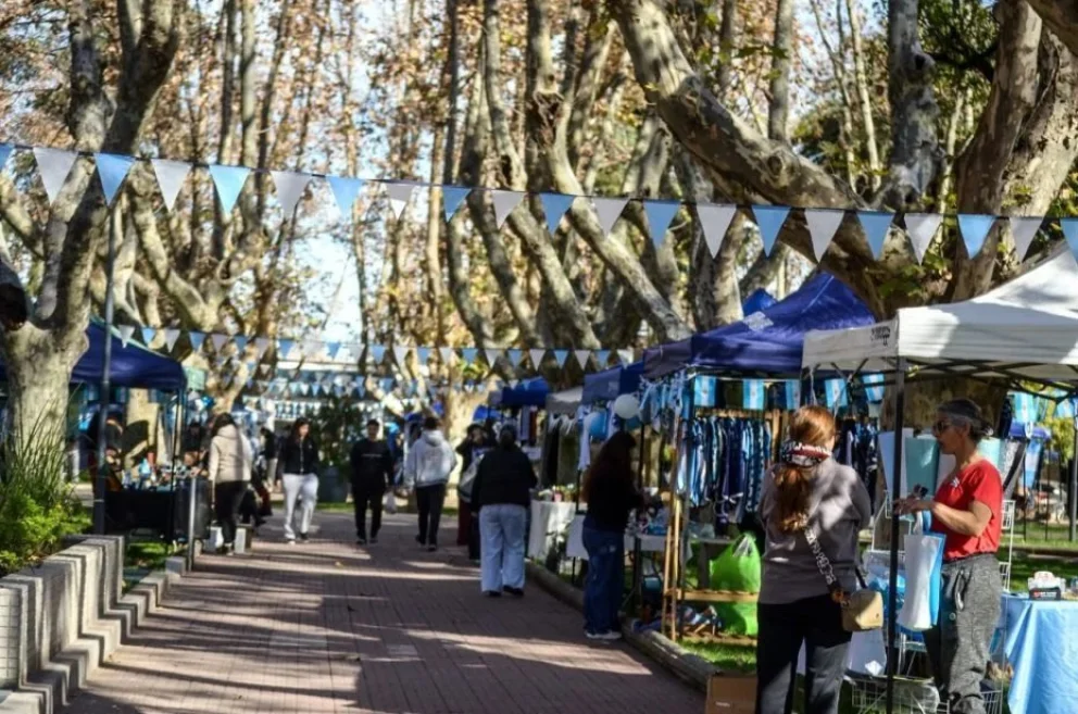 Feria Mundialera y previa del Día del Amigo: más de 80 emprendedores ofrecerán sus productos en El Lago

