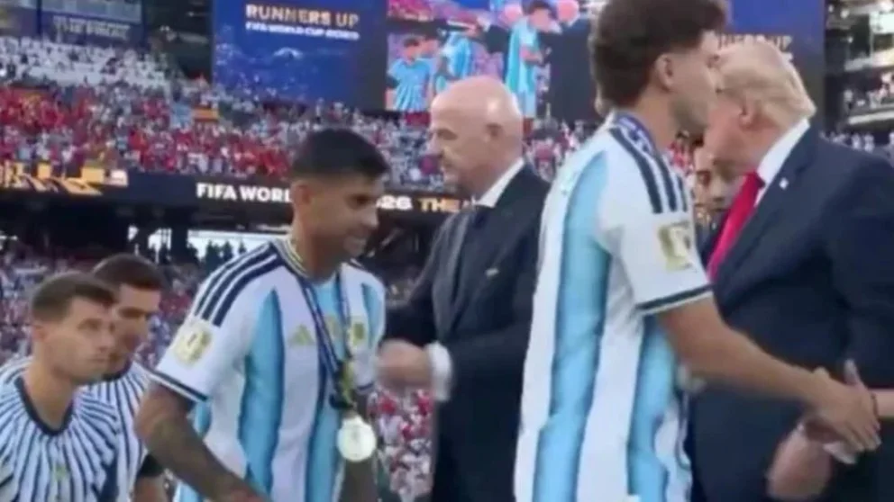 Cuti Romero y Licha Martínez no saludaron a Trump en la entrega de medallas tras la final del Mundial
