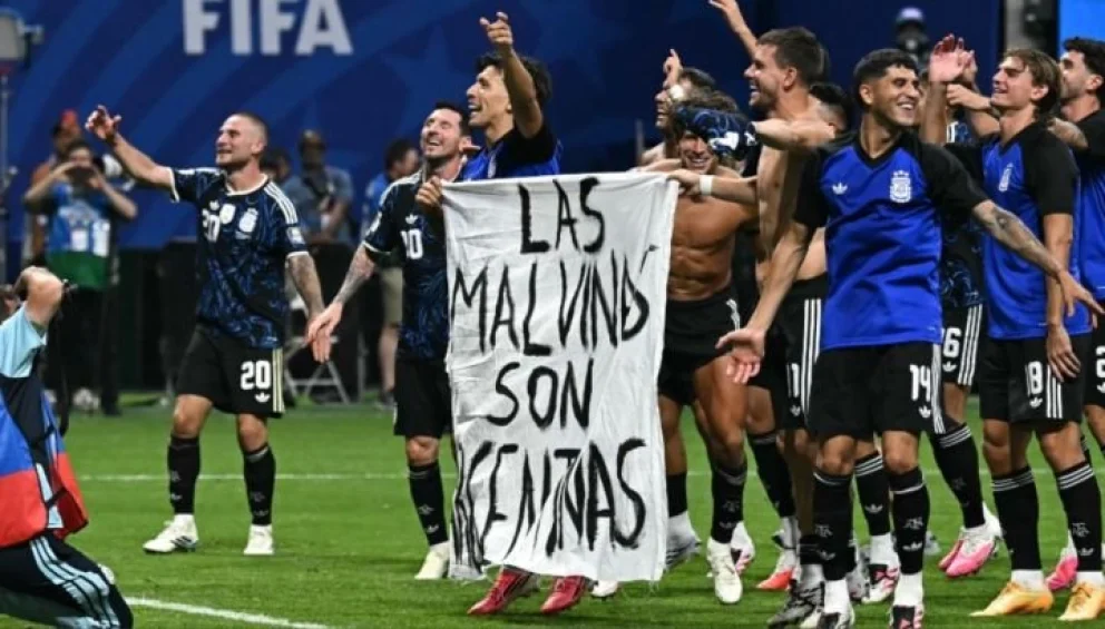 Las sanciones que podría recibir la Selección argentina por la bandera de las Islas Malvinas
