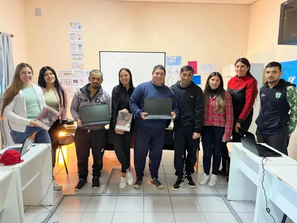 Más de 2 mil sanluiseños buscan terminar el secundario en la escuela pública para adultos

