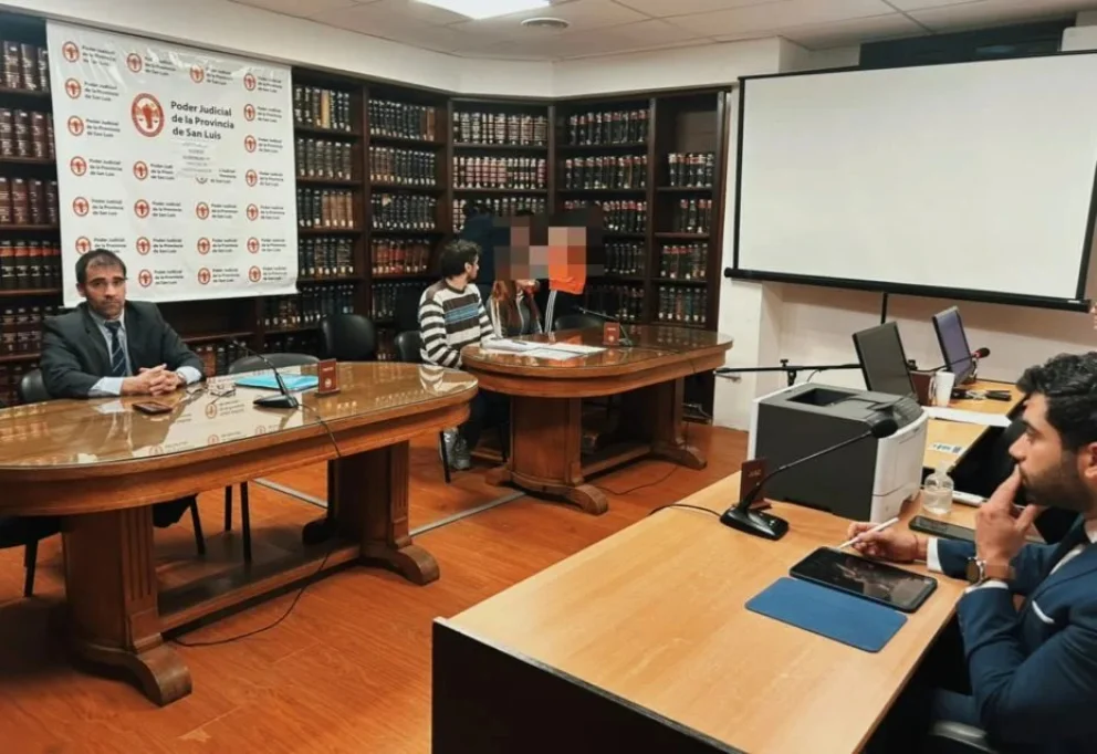 Las enviaron a la cárcel por intentar robar perfumes y cremas de un supermercado
