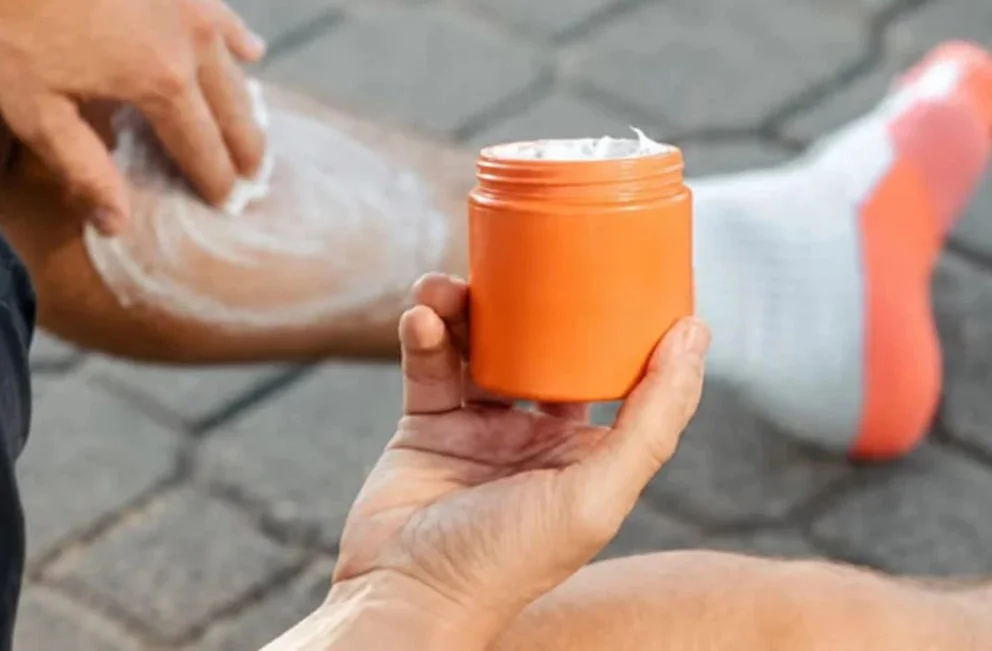 La Anmat prohibió lotes de una reconocida marca de crema antiinflamatoria por un robo
