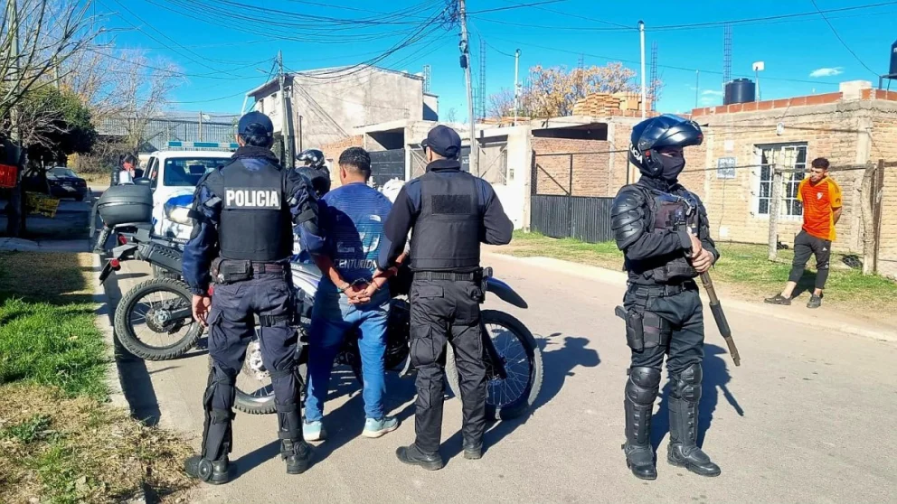 Demoraron a un hombre tras una agresión que dejó a un vecino herido en el barrio Vial Provincial