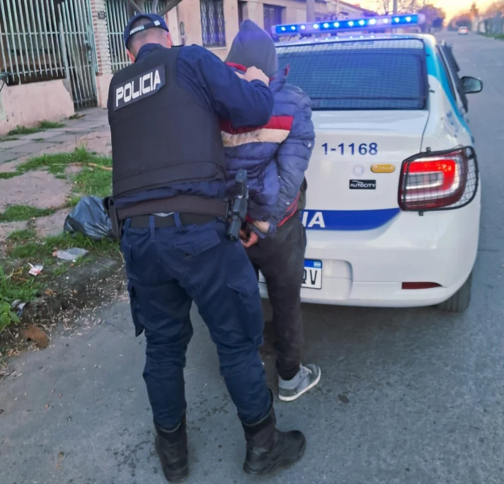 Demoraron a un joven tras protagonizar un disturbio y arrojar objetos contra una vivienda