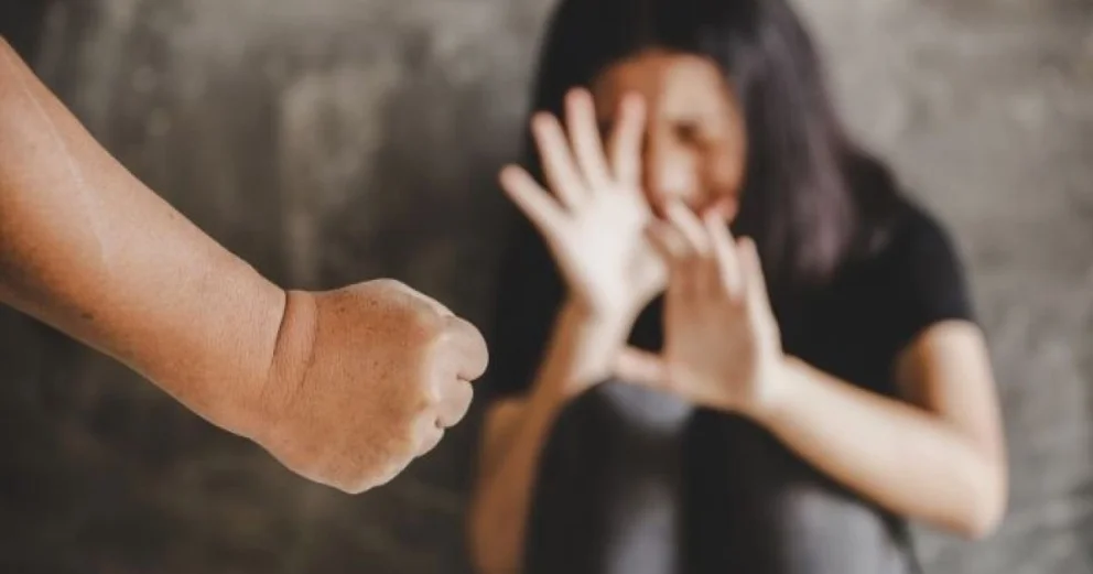 Tres años de prisión para un hombre que golpeó a su ex pareja y amenazó con matarla y quemarle la casa
