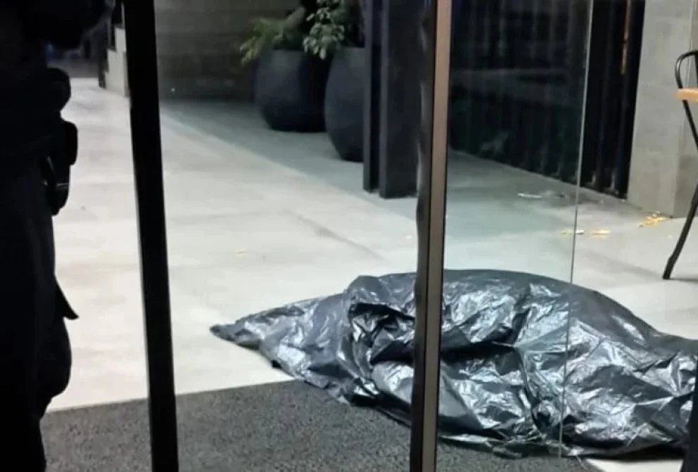 Un hombre murió en un local de Mostaza mientras cenaba con su esposa
