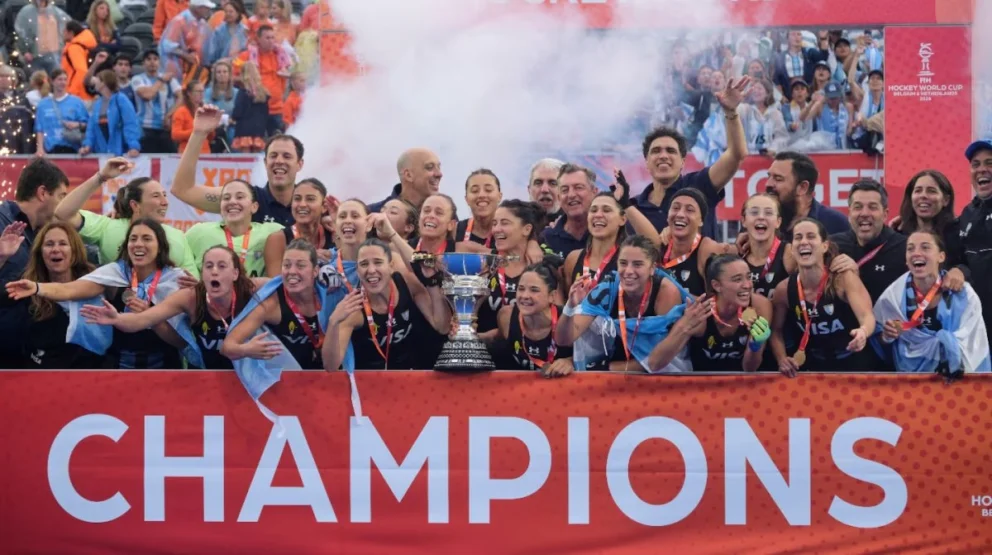 Las Leonas llegaron a la Argentina tras ganar el Mundial de hockey: “Un sueño hecho realidad”
