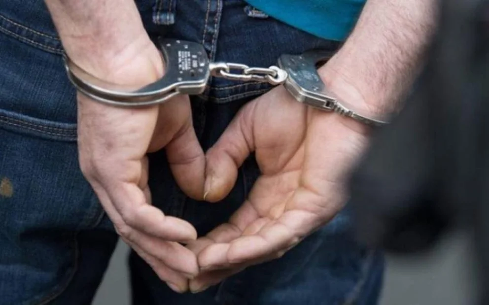 Prorrogaron cuatro meses la investigación contra el policía acusado de golpear a un vecino
