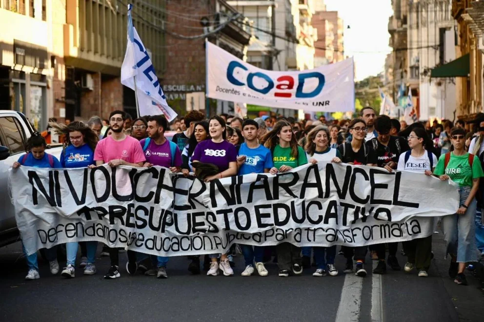 La falta de acuerdo mantiene abierto el conflicto entre el Ejecutivo y los sindicatos universitarios.