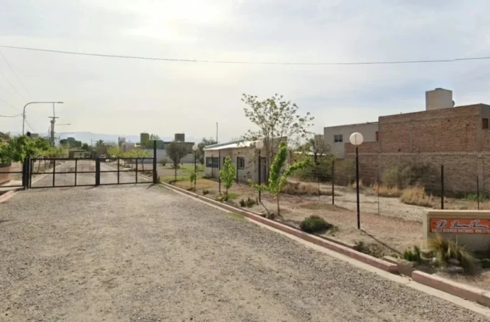 Tragedia: murieron una abuela y su nieto de dos años al caer en un pozo séptico
