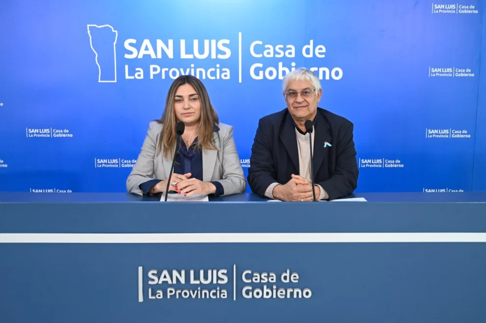 La delegada organizadora de El Suyuque, Valeria Lange, y el director de Estadística y Censos de la provincia, Adolfo Romero Alaniz.