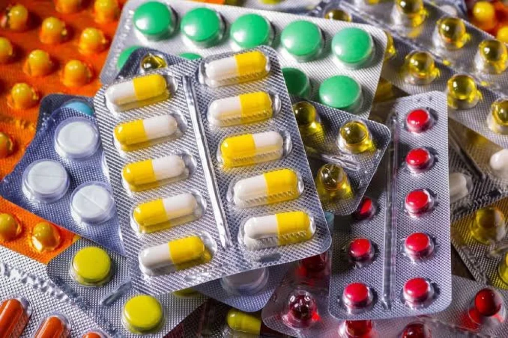 Anmat dio de baja 25 firmas de medicamentos por irregularidades en sus registros
