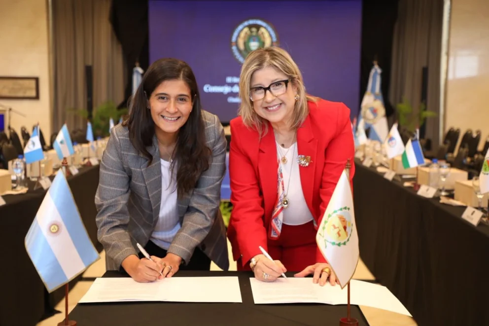 La ministra de Seguridad de San Luis, Nancy Sosa, y su par de la Nación, Alejandra Monteoliva, firmaron un convenio de cooperación 