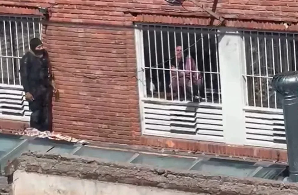 San Luis: una mujer provocó destrozos en la habitación de un hotel y terminó hospitalizada
