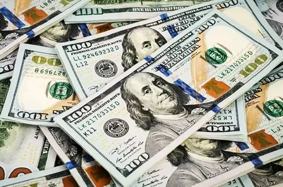 Los argentinos compraron USD 2.853 millones en agosto

