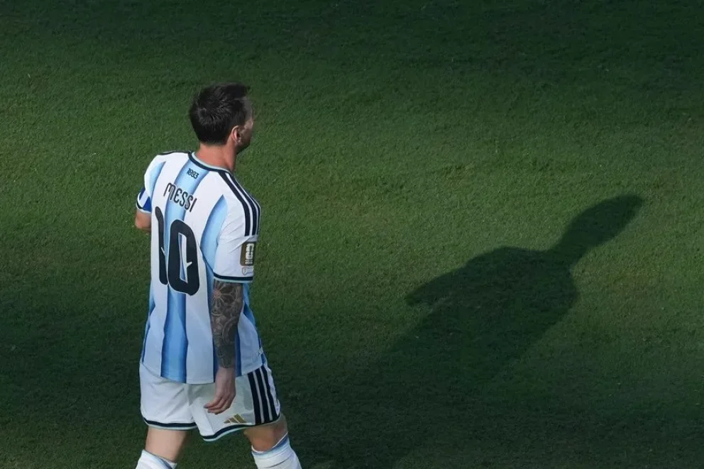 Lionel Messi llegó a la Argentina para su último partido con la Selección
