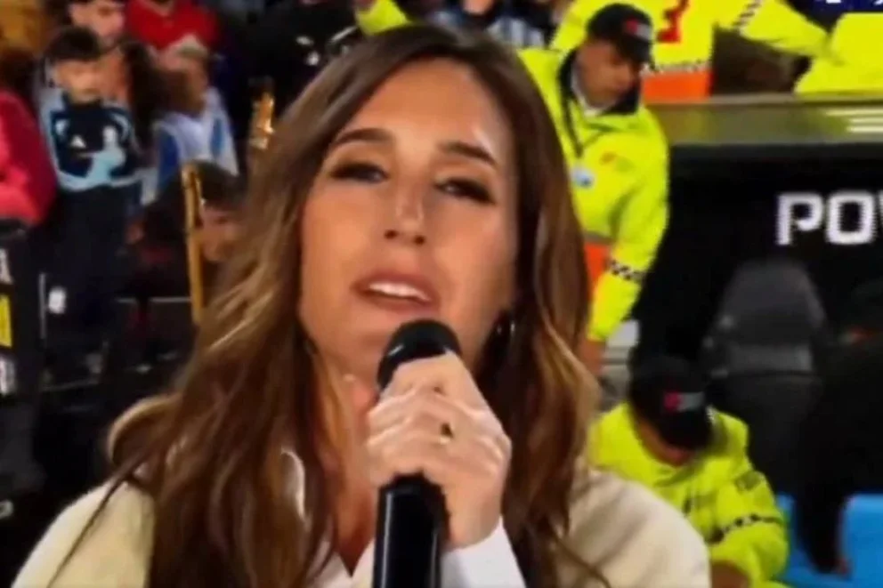 El blooper o susto que se hizo viral: un custodio se desvaneció en el medio del show de Soledad Pastorutti
