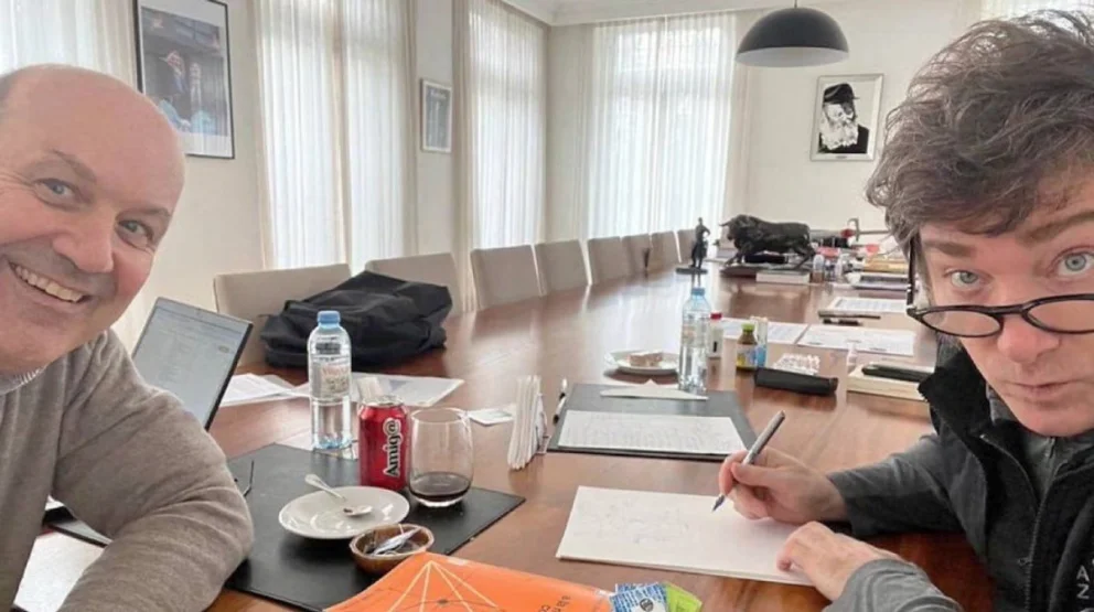 El ministro de Desregulación y Transformación del Estado, Federico Sturzenegger, junto al presidente Javier Milei (Foto: prensa Ministerio de Desregulación y Transformación del Estado)