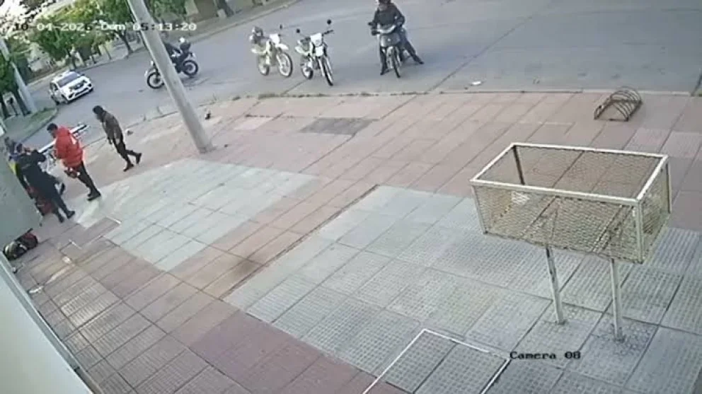 El padre del motociclista que fue chocado y abandonado habló tras el alta de su hijo: “Su vida estaba en las manos de Dios”
