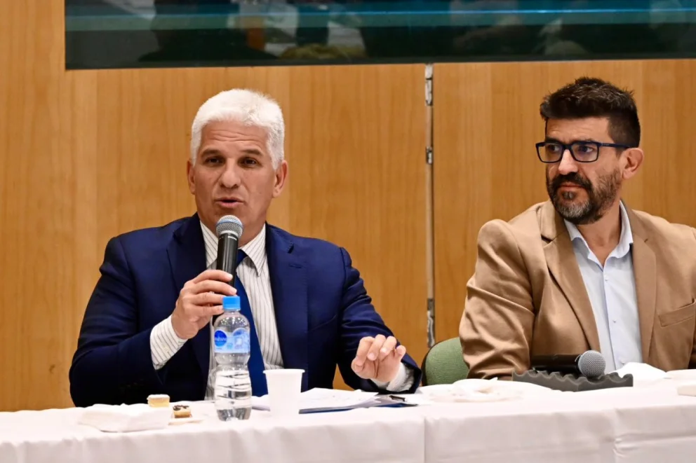 Poggi compartió un almuerzo con estudiantes que realizaron pasantías en Comunicación
