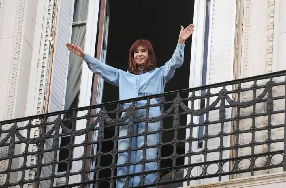 Los fiscales sostuvieron que los hoteles de los Kirchner sólo fueron una “pantalla para canalizar fondos ilícitos”
