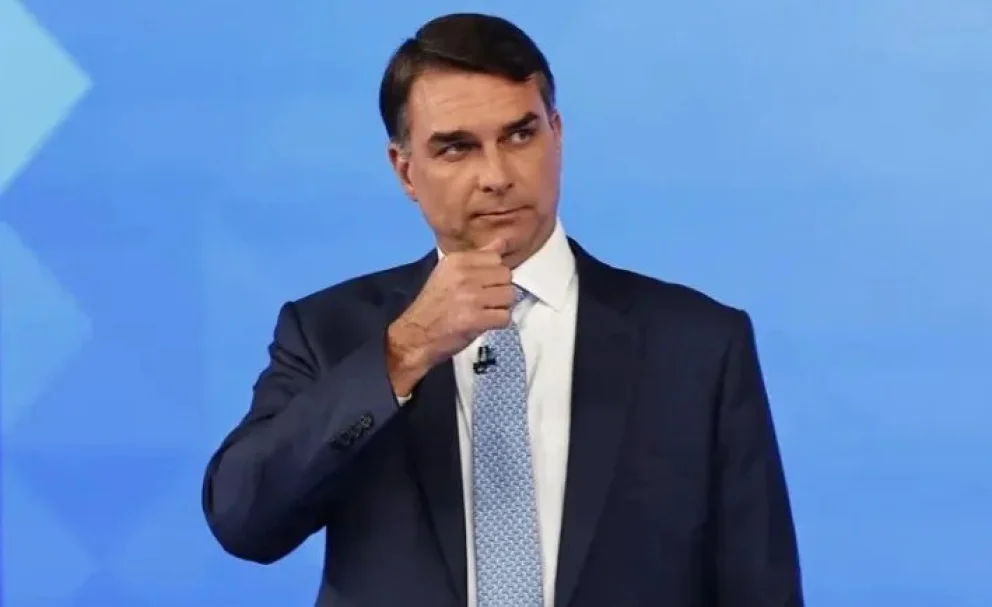 Flávio Bolsonaro pasó por la Argentina en un vuelo privado rumbo a Estados Unidos
