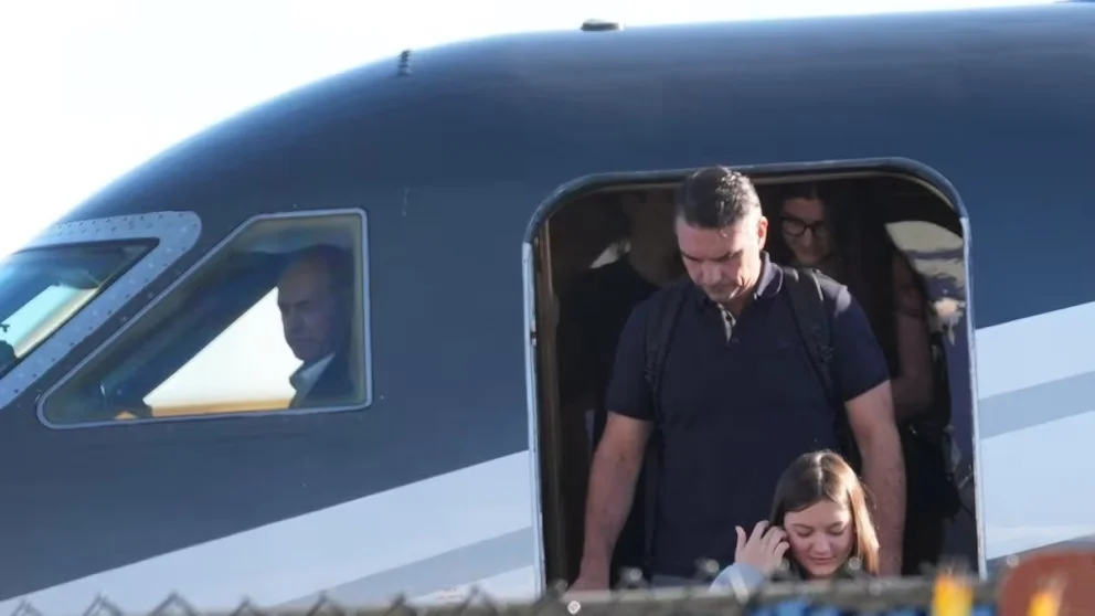 Bolsonaro baja del avión en Estados Unidos