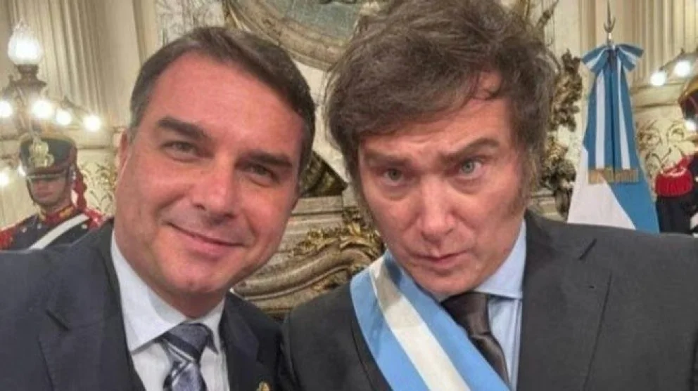 Bolsonaro junto a Javier Milei en una foto del día de la asunción del presidente argentino
